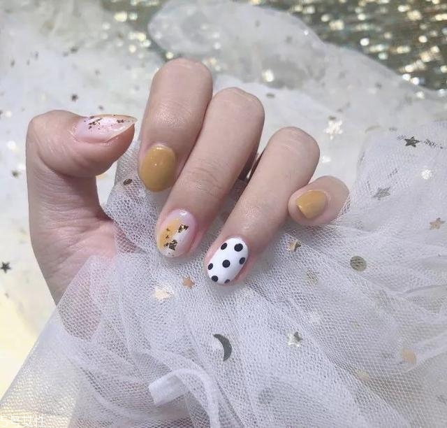 簡約精致美甲圖片 5款內涵美甲送給小仙女 簡約精致美甲圖片 5款內涵美甲送給小仙女