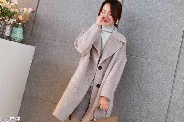 毛呢大衣可以暴曬嗎 不能長(zhǎng)期曬 毛呢大衣可以暴曬嗎 不能長(zhǎng)期曬