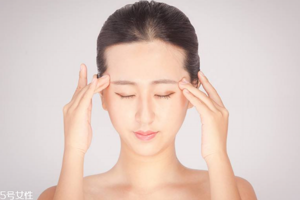 眼霜的正確使用方法 幫你擺脫黑眼圈 眼霜的正確使用方法 幫你擺脫黑眼圈