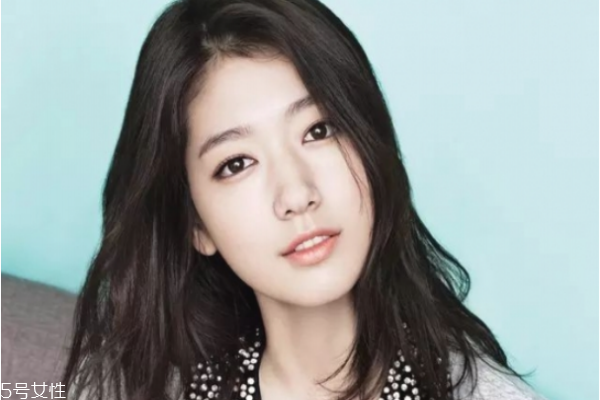 簡(jiǎn)單裸妝淡妝怎么畫(huà) 裸妝眼影的畫(huà)法