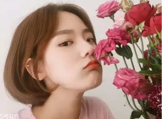 簡(jiǎn)單裸妝淡妝怎么畫(huà) 裸妝眼影的畫(huà)法