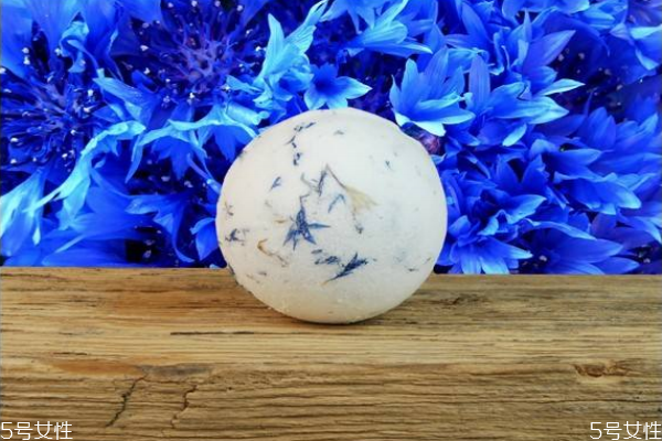 施丹蘭精油球使用方法 泡澡哲學中的生活態(tài)度 施丹蘭精油球使用方法 泡澡哲學中的生活態(tài)度