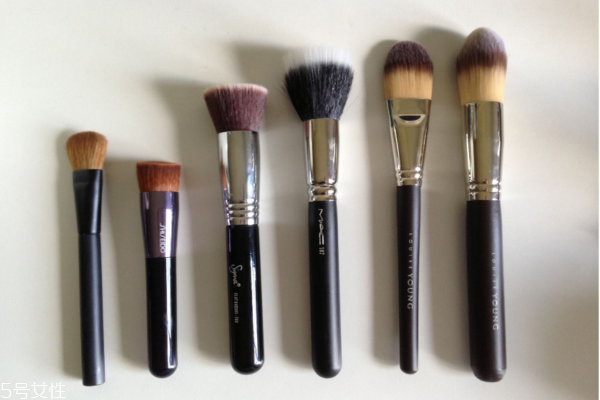 粉底刷怎么用沒(méi)有刷痕 平頭粉底刷使用注意事項(xiàng) 粉底刷怎么用沒(méi)有刷痕 平頭粉底刷使用注意事項(xiàng)