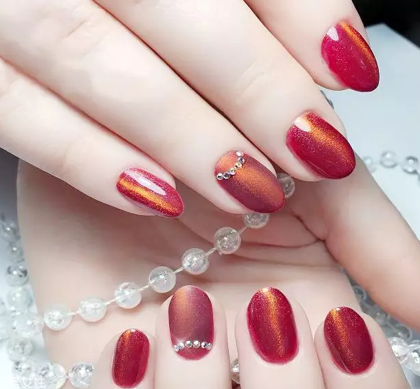 貓眼美甲最好看的顏色有哪些 這幾款誰涂誰是小魔女 貓眼美甲最好看的顏色有哪些 這幾款誰涂誰是小魔女