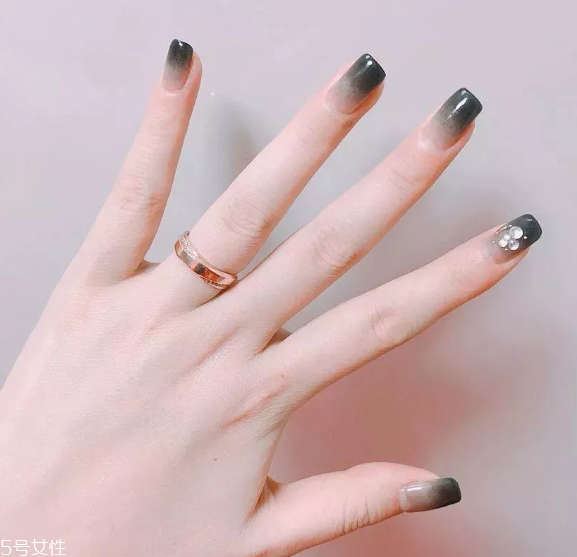 簡約精致美甲圖片 5款內涵美甲送給小仙女 簡約精致美甲圖片 5款內涵美甲送給小仙女