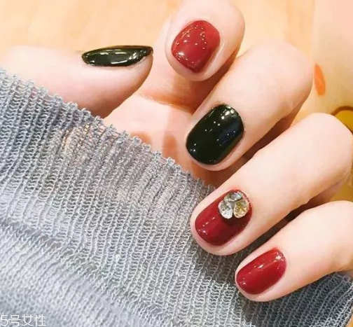 簡約精致美甲圖片 5款內涵美甲送給小仙女 簡約精致美甲圖片 5款內涵美甲送給小仙女