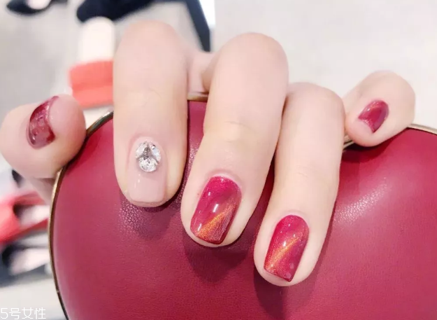 簡約精致美甲圖片 5款內涵美甲送給小仙女 簡約精致美甲圖片 5款內涵美甲送給小仙女