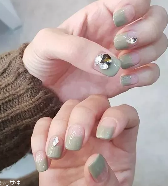 簡約精致美甲圖片 5款內涵美甲送給小仙女 簡約精致美甲圖片 5款內涵美甲送給小仙女
