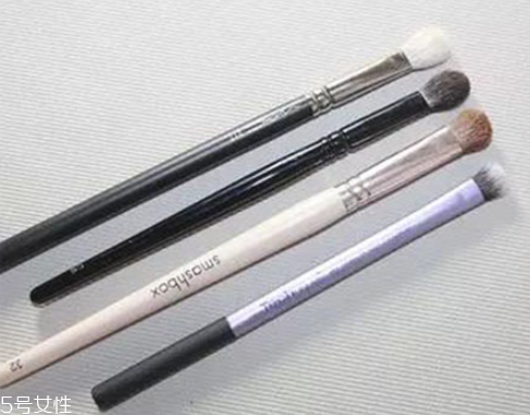 必備眼影刷有哪幾種 眼影刷分類 必備眼影刷有哪幾種 眼影刷分類