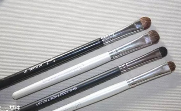 必備眼影刷有哪幾種 眼影刷分類 必備眼影刷有哪幾種 眼影刷分類