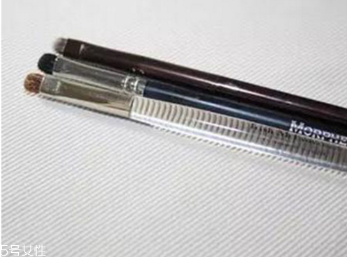 必備眼影刷有哪幾種 眼影刷分類 必備眼影刷有哪幾種 眼影刷分類