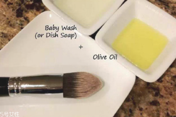 眼影盒里刷怎么用 基礎眼影刷使用方法