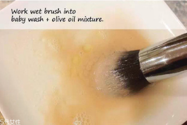 眼影盒里刷怎么用 基礎眼影刷使用方法