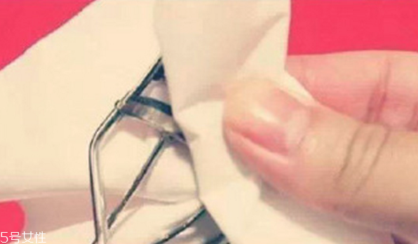 眼影盒里刷怎么用 基礎眼影刷使用方法