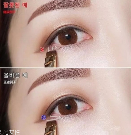 眼影盒里刷怎么用 基礎眼影刷使用方法