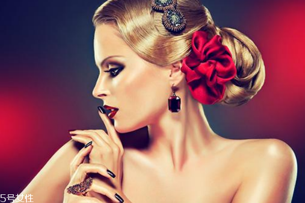 你適合濃妝還是淡妝 選對(duì)妝容才能站穩(wěn)c位 你適合濃妝還是淡妝 選對(duì)妝容才能站穩(wěn)c位