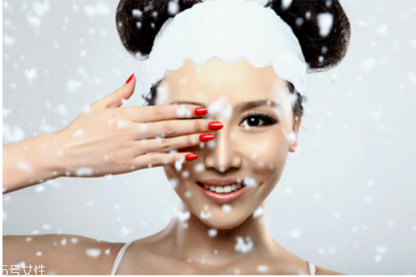 眼部有脂肪粒，5分鐘即可輕松去除