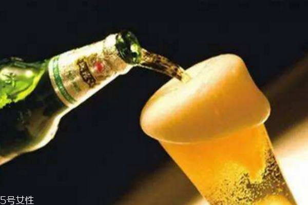 睡覺前喝酒是助眠還是傷眠 睡覺前喝酒是助眠還是傷眠