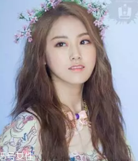 大波浪卷發(fā)怎么維持 6招對(duì)抗變形扁塌 大波浪卷發(fā)怎么維持 6招對(duì)抗變形扁塌