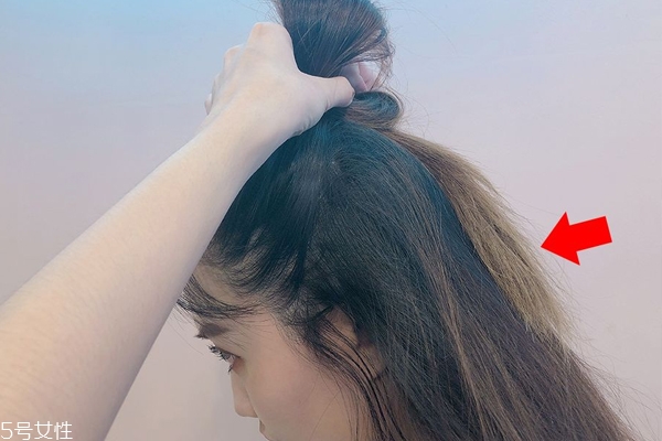發(fā)量少怎么扎丸子頭 4步打造圓潤(rùn)后腦勺 發(fā)量少怎么扎丸子頭 4步打造圓潤(rùn)后腦勺