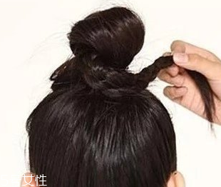 發(fā)量少怎么扎丸子頭 4步打造圓潤(rùn)后腦勺 發(fā)量少怎么扎丸子頭 4步打造圓潤(rùn)后腦勺