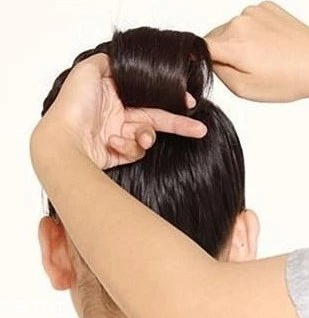 發(fā)量少怎么扎丸子頭 4步打造圓潤(rùn)后腦勺 發(fā)量少怎么扎丸子頭 4步打造圓潤(rùn)后腦勺