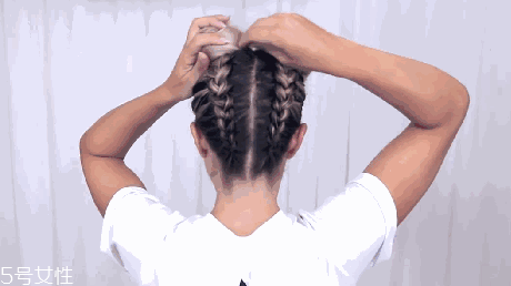 發(fā)量少怎么扎丸子頭 4步打造圓潤(rùn)后腦勺 發(fā)量少怎么扎丸子頭 4步打造圓潤(rùn)后腦勺
