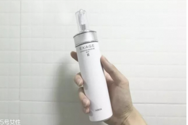 油痘皮適合的護(hù)膚品 油痘肌秋冬護(hù)膚品推薦 油痘皮適合的護(hù)膚品 油痘肌秋冬護(hù)膚品推薦