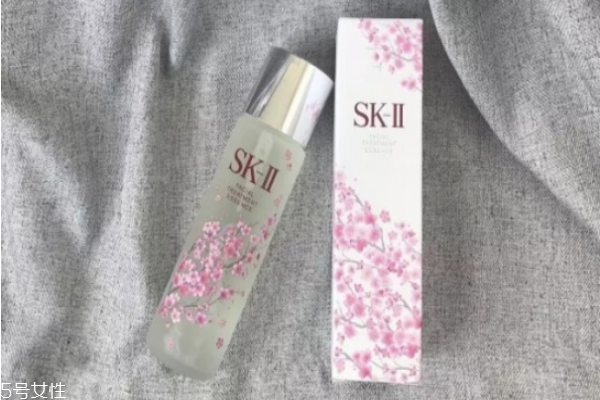 油痘皮適合的護(hù)膚品 油痘肌秋冬護(hù)膚品推薦 油痘皮適合的護(hù)膚品 油痘肌秋冬護(hù)膚品推薦