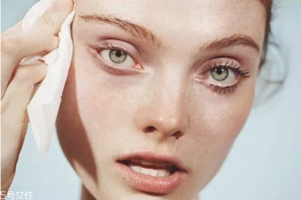 油痘皮適合的護(hù)膚品 油痘肌秋冬護(hù)膚品推薦 油痘皮適合的護(hù)膚品 油痘肌秋冬護(hù)膚品推薦