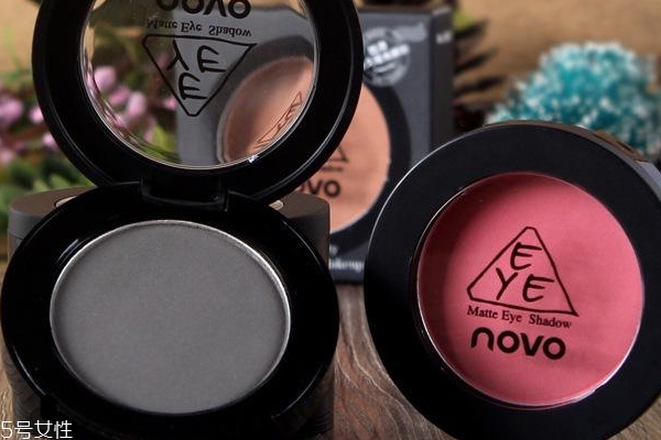 單色眼影和眼影盤(pán)哪個(gè)好 講明優(yōu)缺不再盲選