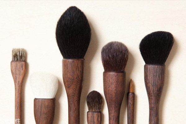 新手應該怎么選化妝刷 學會三步不再折騰 新手應該怎么選化妝刷 學會三步不再折騰
