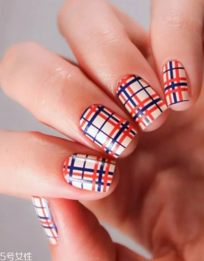 格紋光療美甲圖片 讓指尖的氣質(zhì)發(fā)光發(fā)熱 格紋光療美甲圖片 讓指尖的氣質(zhì)發(fā)光發(fā)熱