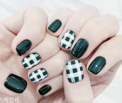 格紋光療美甲圖片 讓指尖的氣質(zhì)發(fā)光發(fā)熱 格紋光療美甲圖片 讓指尖的氣質(zhì)發(fā)光發(fā)熱