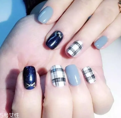 格紋光療美甲圖片 讓指尖的氣質(zhì)發(fā)光發(fā)熱 格紋光療美甲圖片 讓指尖的氣質(zhì)發(fā)光發(fā)熱
