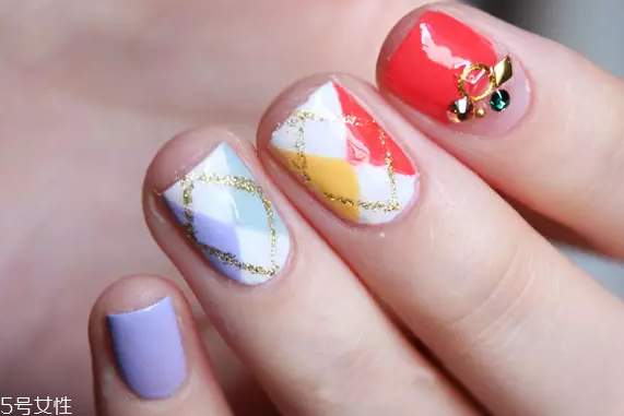 格紋光療美甲圖片 讓指尖的氣質(zhì)發(fā)光發(fā)熱 格紋光療美甲圖片 讓指尖的氣質(zhì)發(fā)光發(fā)熱