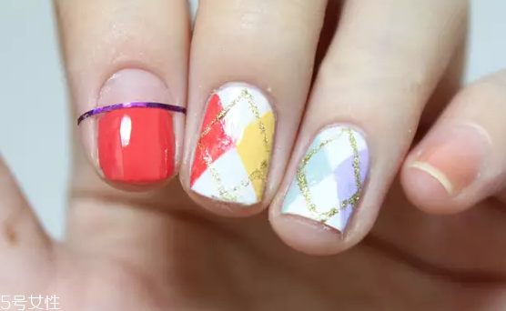 格紋光療美甲圖片 讓指尖的氣質(zhì)發(fā)光發(fā)熱 格紋光療美甲圖片 讓指尖的氣質(zhì)發(fā)光發(fā)熱