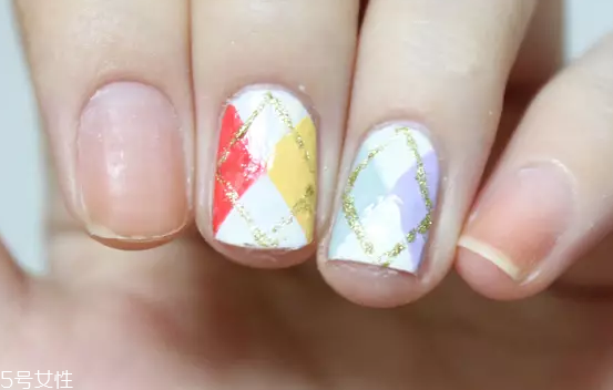 格紋光療美甲圖片 讓指尖的氣質(zhì)發(fā)光發(fā)熱 格紋光療美甲圖片 讓指尖的氣質(zhì)發(fā)光發(fā)熱