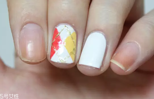 格紋光療美甲圖片 讓指尖的氣質(zhì)發(fā)光發(fā)熱 格紋光療美甲圖片 讓指尖的氣質(zhì)發(fā)光發(fā)熱