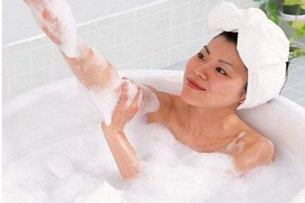 冬天洗澡皮膚干燥瘙癢 冬天洗澡多久合適 冬天洗澡皮膚干燥瘙癢 冬天洗澡多久合適