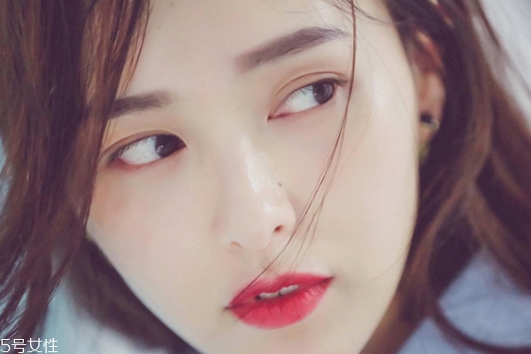 去角質(zhì)有利于吸收護(hù)膚品嗎 別用刺激成分 去角質(zhì)有利于吸收護(hù)膚品嗎 別用刺激成分