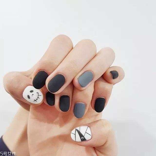 6種惡作劇萬(wàn)圣節(jié)美甲款式 驚悚又不失可愛(ài)