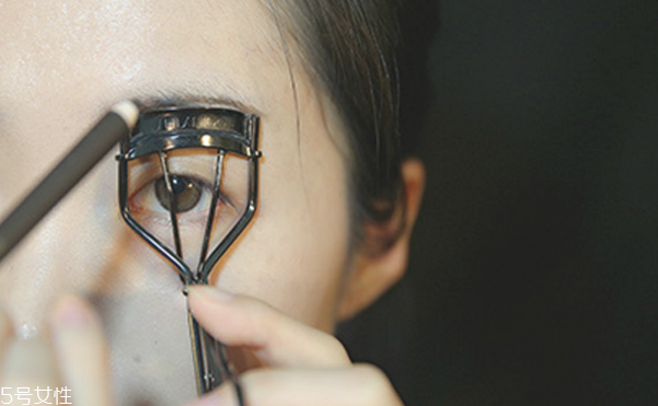 秋天畫什么眉毛好看 眉毛畫法教程 秋天畫什么眉毛好看 眉毛畫法教程