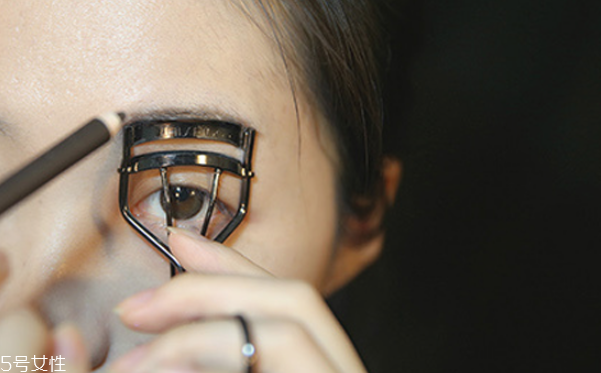 秋天畫什么眉毛好看 眉毛畫法教程 秋天畫什么眉毛好看 眉毛畫法教程