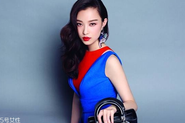 經(jīng)常涂口紅嘴唇發(fā)烏怎么回事 說到底還是卸妝不徹底 經(jīng)常涂口紅嘴唇發(fā)烏怎么回事 說到底還是卸妝不徹底