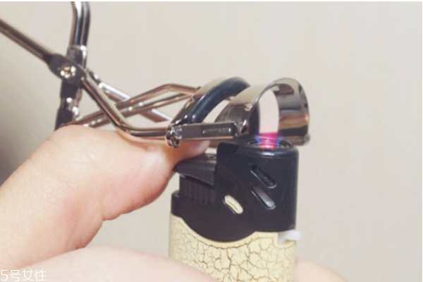 刷睫毛膏有什么壞處 經常涂睫毛膏的危害