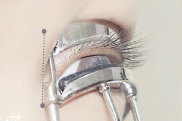 刷睫毛膏有什么壞處 經常涂睫毛膏的危害