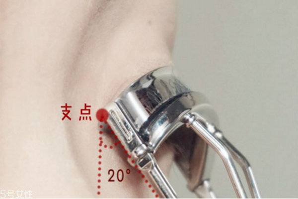 刷睫毛膏有什么壞處 經常涂睫毛膏的危害