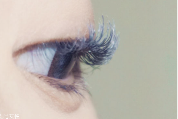 刷睫毛膏有什么壞處 經常涂睫毛膏的危害