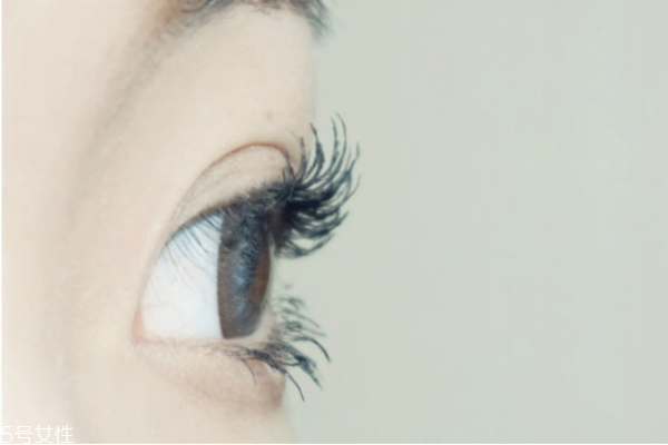 刷睫毛膏有什么壞處 經常涂睫毛膏的危害